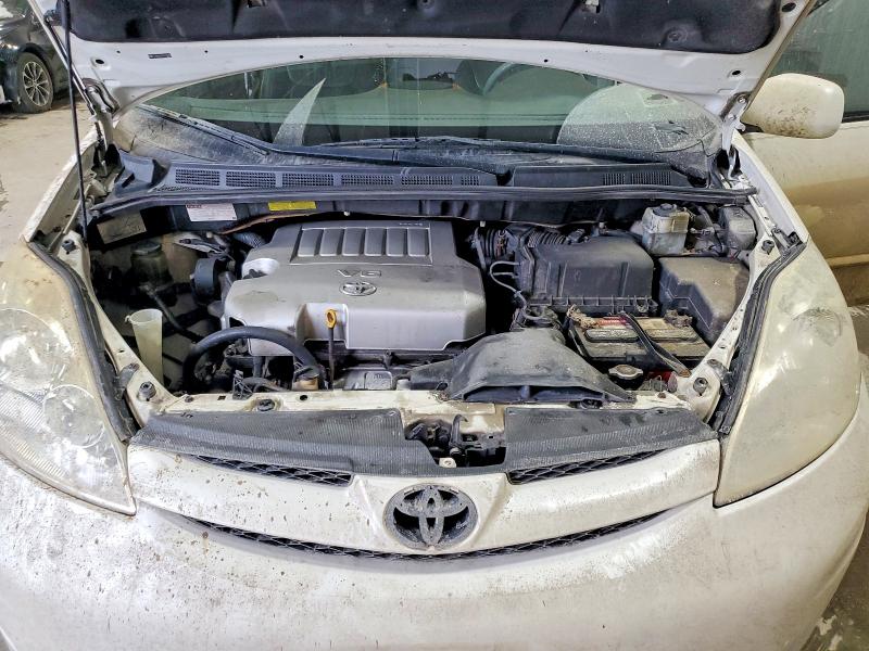 Photo 12 from auction – 2010 TOYOTA SIENNA XLE with VIN 5TDYK4CC6AS310288