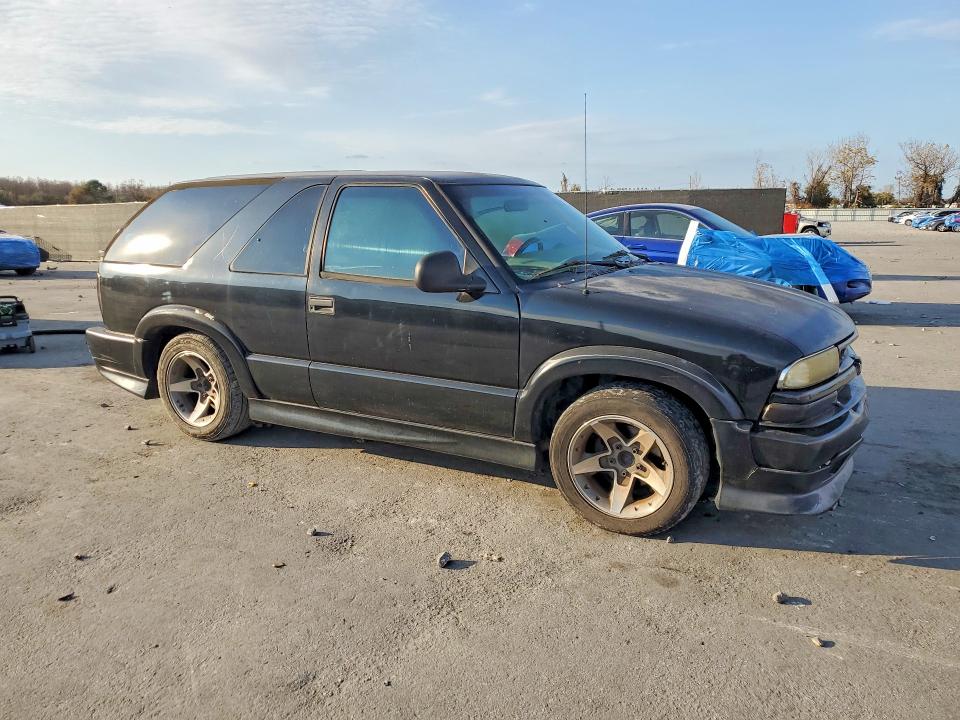 Photo 4 from auction – 2002 CHEVROLET BLAZER with VIN 1GNCS18W52K150495