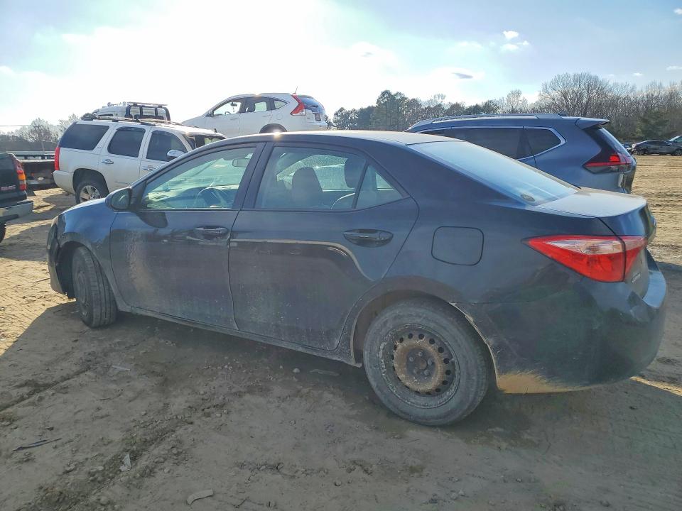 Фото 2 с аукциона – 2018 TOYOTA COROLLA L с VIN 5YFBURHE5JP743553