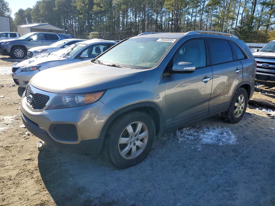 KIA SORENTO LX 2013 with VIN 5XYKTDA24DG348830 - Photo from auction