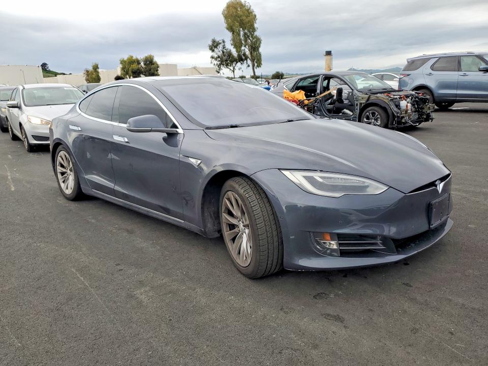 Photo 4 from auction – 2016 TESLA MODEL S with VIN 5YJSA1E24GF157256