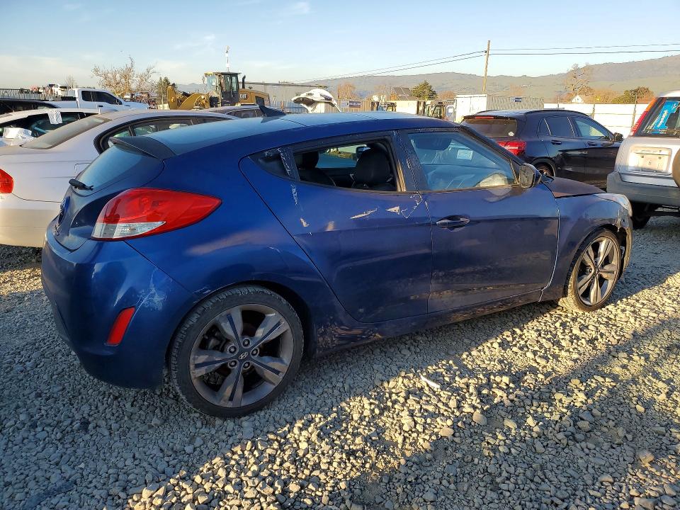 Photo 3 from auction – 2016 HYUNDAI VELOSTER with VIN KMHTC6AD1GU260673