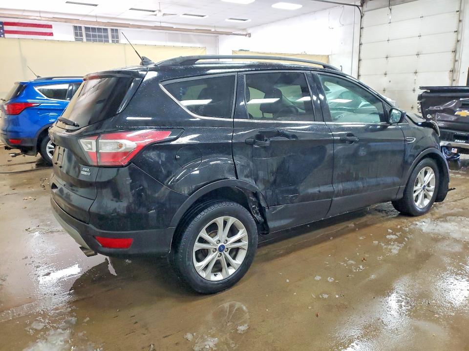 Photo 3 from auction – 2018 FORD ESCAPE with VIN 1FMCU9HD3JUB88354