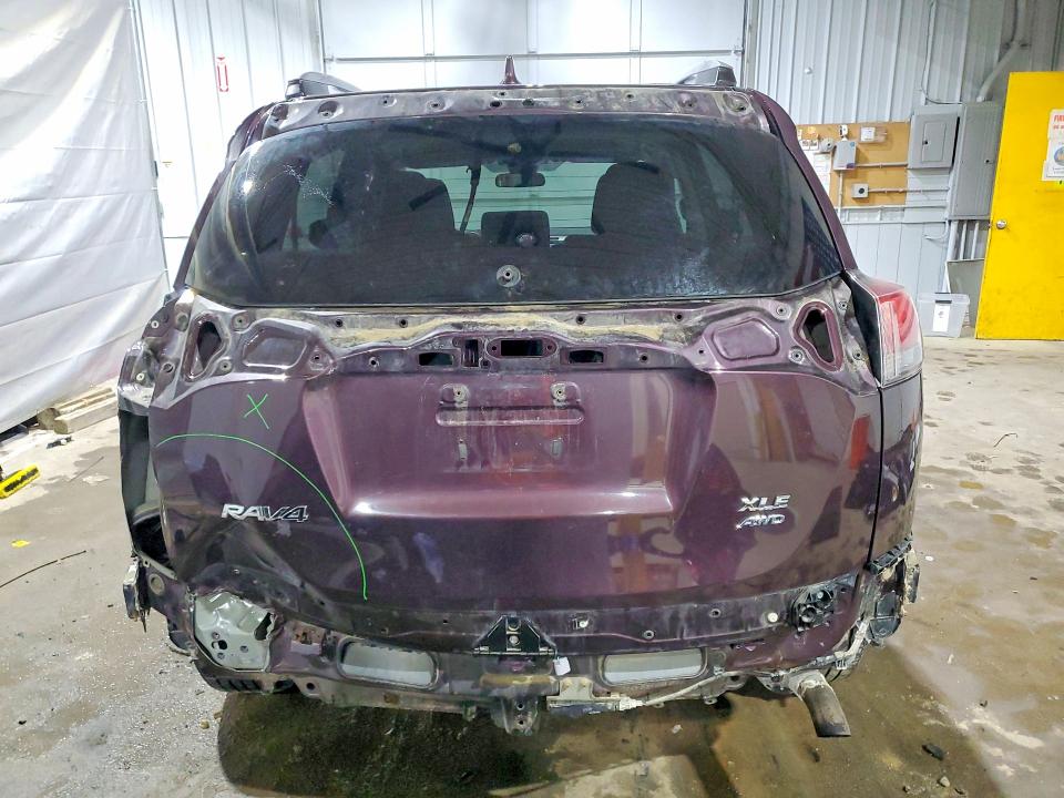 Фото 6 с аукциона – 2018 TOYOTA RAV4 с VIN 2T3RFREV7JW814898