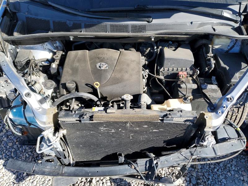 Photo 12 from auction – 2018 TOYOTA SIENNA XLE with VIN 5TDDZ3DC4JS205977