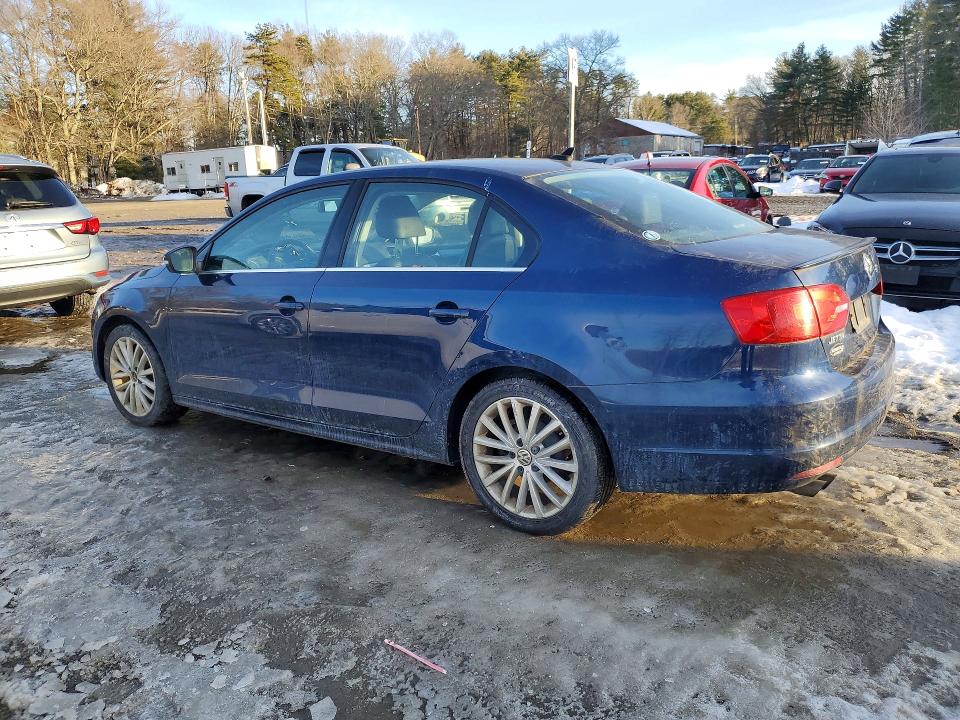 Photo 2 from auction – 2014 VOLKSWAGEN JETTA TDI with VIN 3VWLL7AJ6EM376059