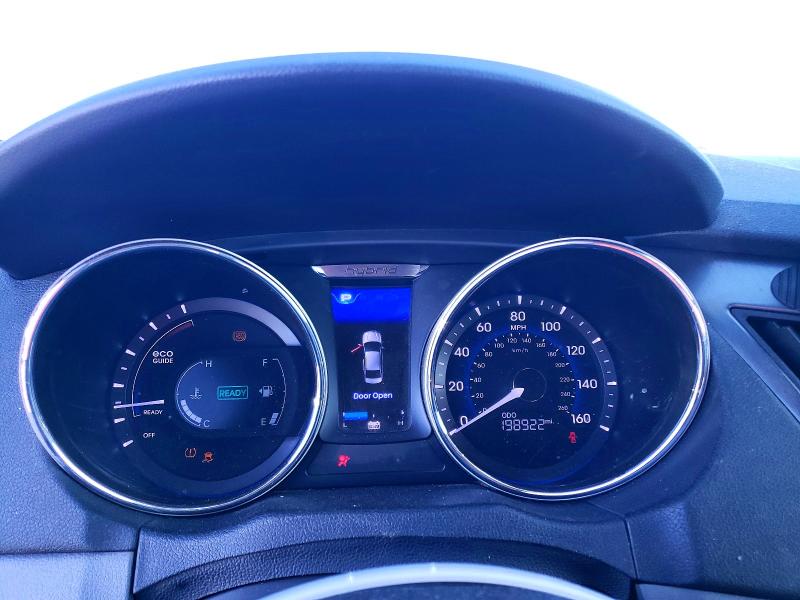 Photo 9 from auction – 2012 HYUNDAI SONATA with VIN KMHEC4A48CA034090