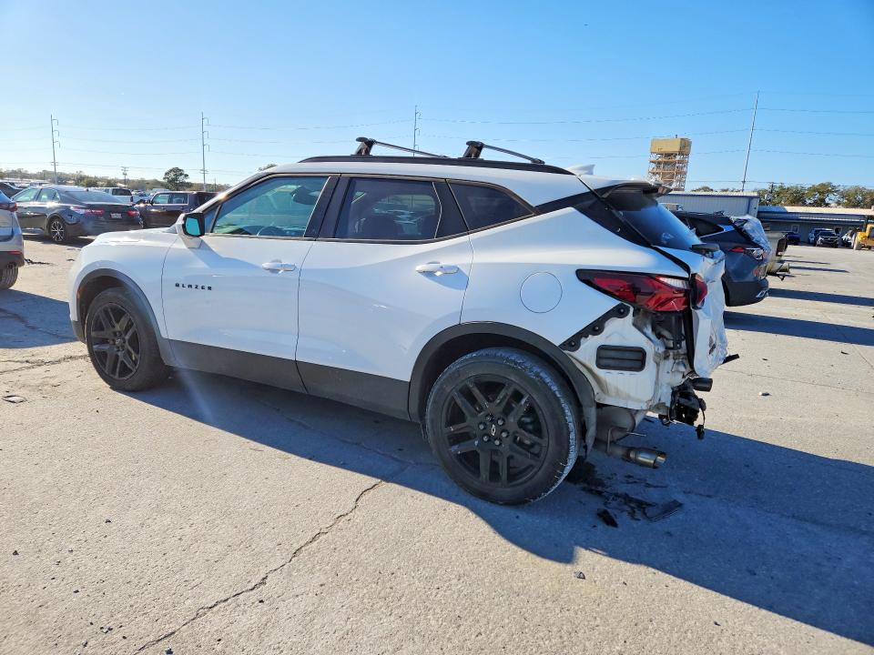 Photo 2 from auction – 2021 CHEVROLET BLAZER with VIN 3GNKBDRS7MS518241