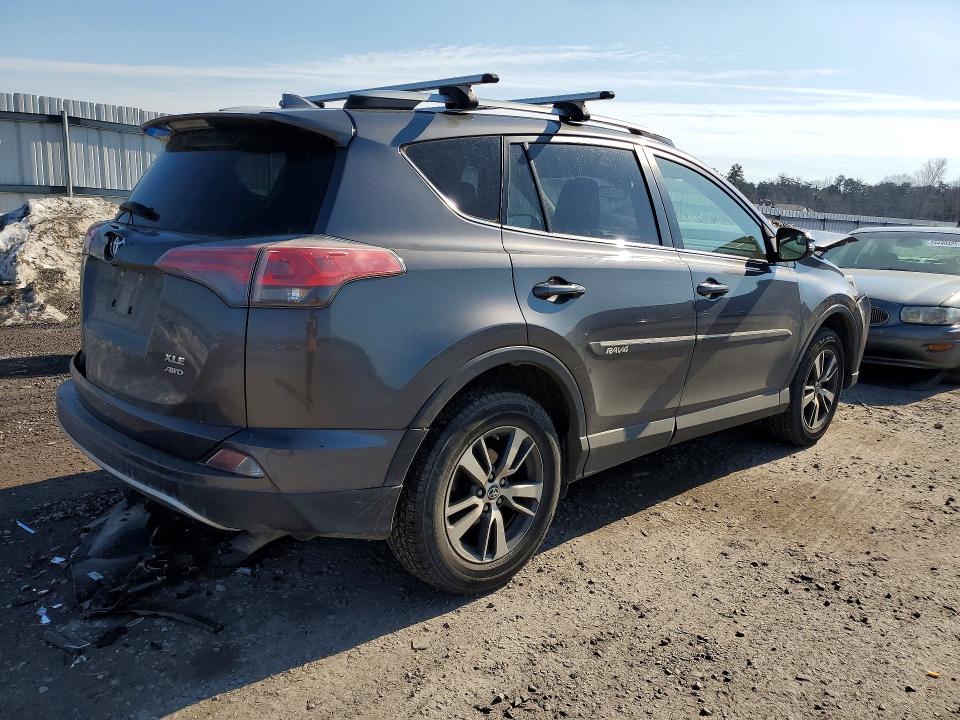 Photo 3 from auction – 2017 TOYOTA RAV4 XLE with VIN JTMRFREV0HJ113712