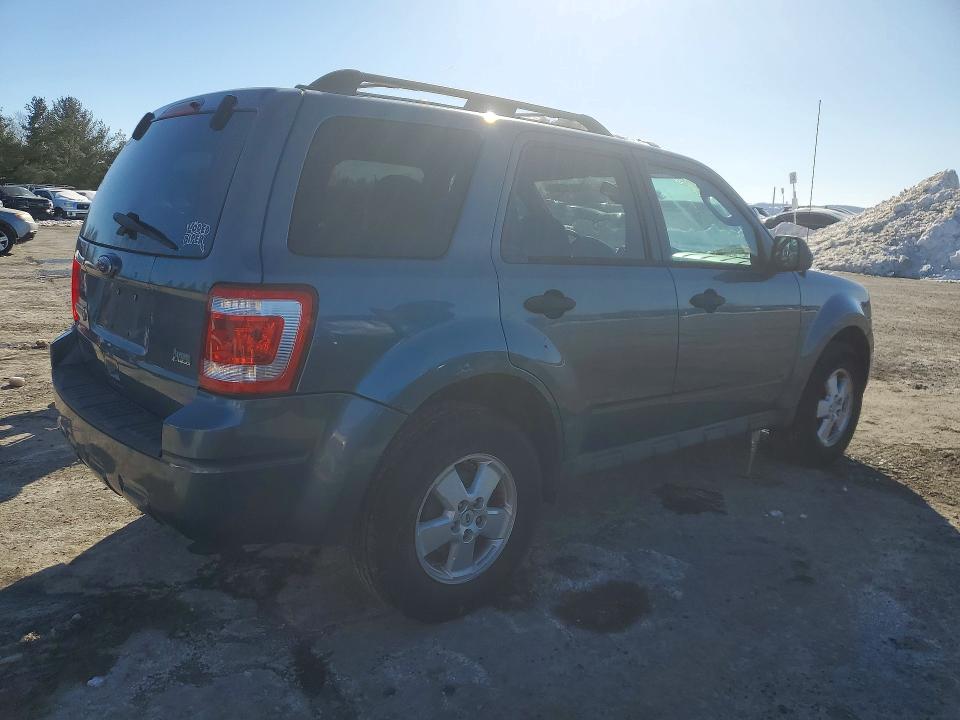 Photo 3 from auction – 2010 FORD ESCAPE XLT with VIN 1FMCU9DG4AKA94625
