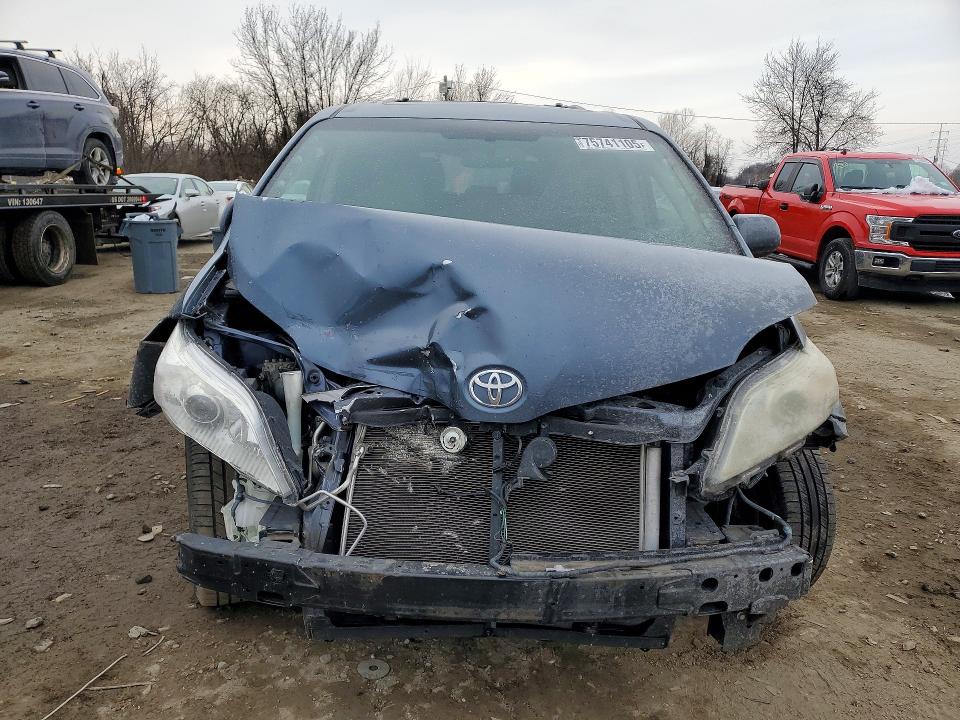 Photo 5 from auction – 2016 TOYOTA SIENNA XLE with VIN 5TDYK3DC6GS727430