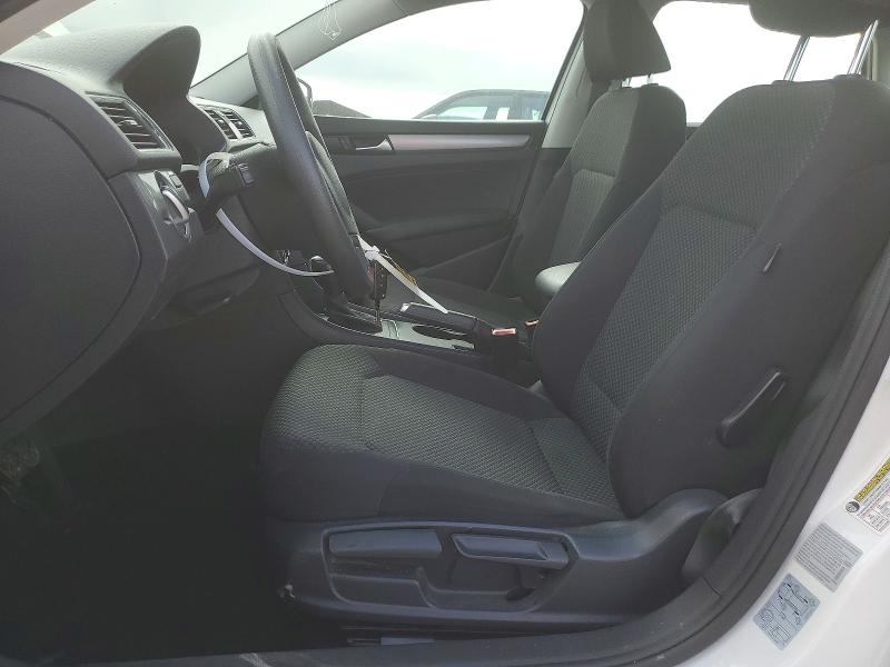 Photo 7 from auction – 2015 VOLKSWAGEN PASSAT with VIN 1VWAS7A33FC050265