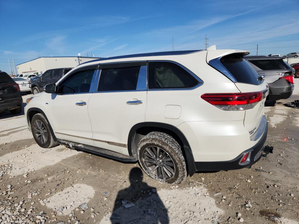 Photo 2 from auction – 2018 TOYOTA HIGHLANDER with VIN 5TDJZRFH6JS548305