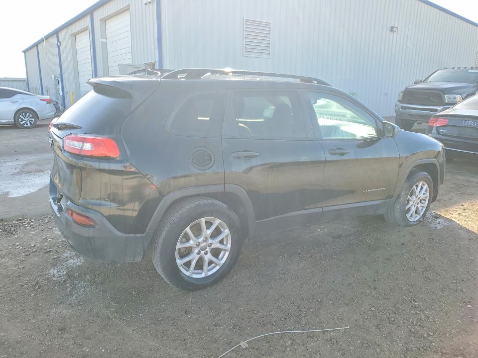 Photo 3 from auction – 2016 JEEP CHEROKEE with VIN 1C4PJMAB0GW240367