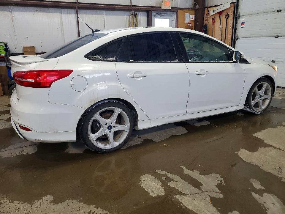 Photo 3 from auction – 2015 FORD FOCUS with VIN 1FADP3F26FL271617