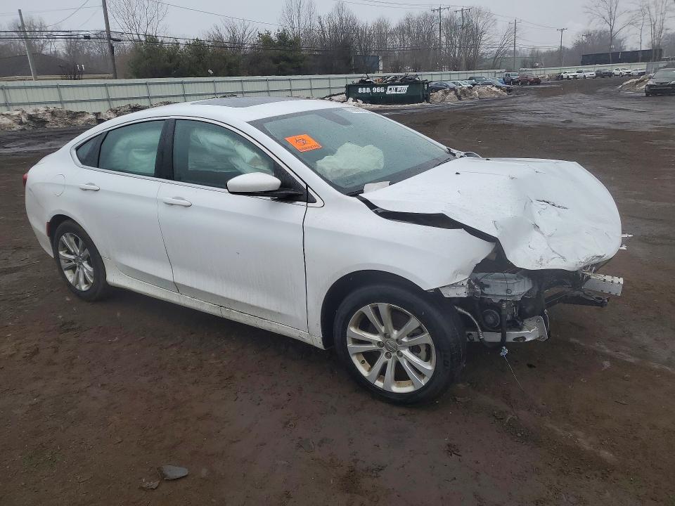Photo 4 from auction – 2015 CHRYSLER 200 with VIN 1C3CCCAB5FN704507