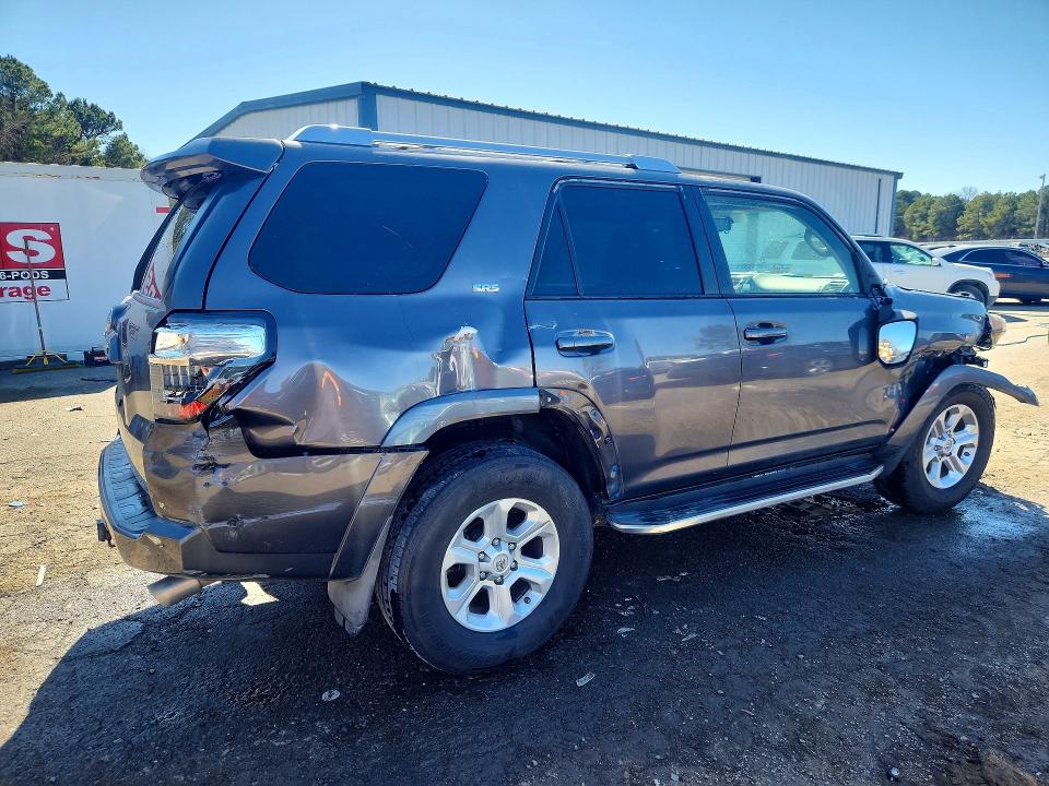 Photo 3 from auction – 2017 TOYOTA 4RUNNER SR with VIN JTEZU5JR2H5155195