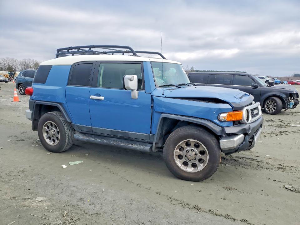 Photo 4 from auction – 2011 TOYOTA FJ CRUISER with VIN JTEBU4BF1BK106353