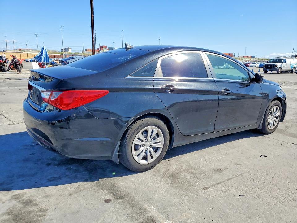 Photo 3 from auction – 2011 HYUNDAI SONATA with VIN 5NPEB4AC1BH269064