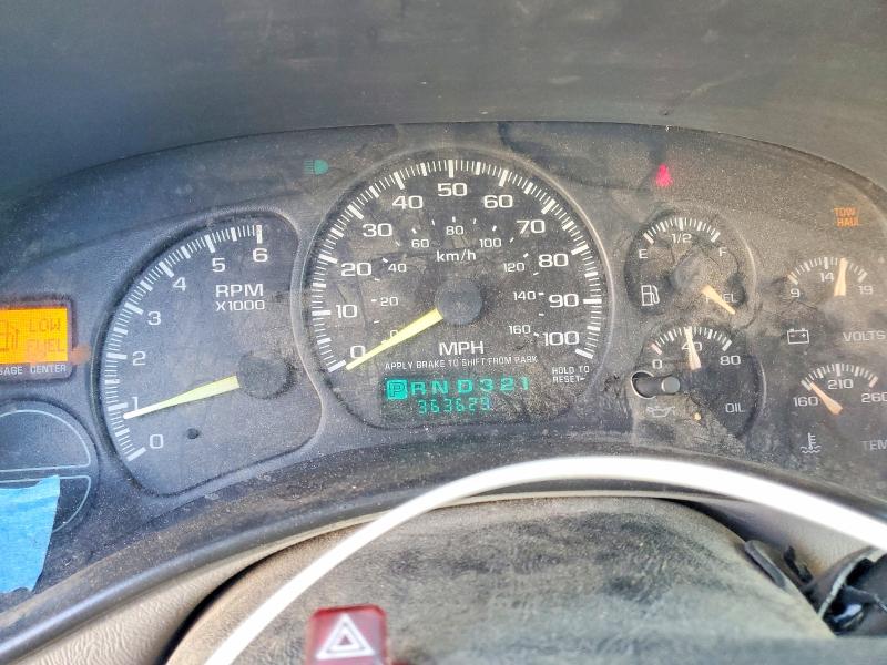 Photo 9 from auction – 2000 CHEVROLET SILVERADO with VIN 1GCEC19TXYZ147790