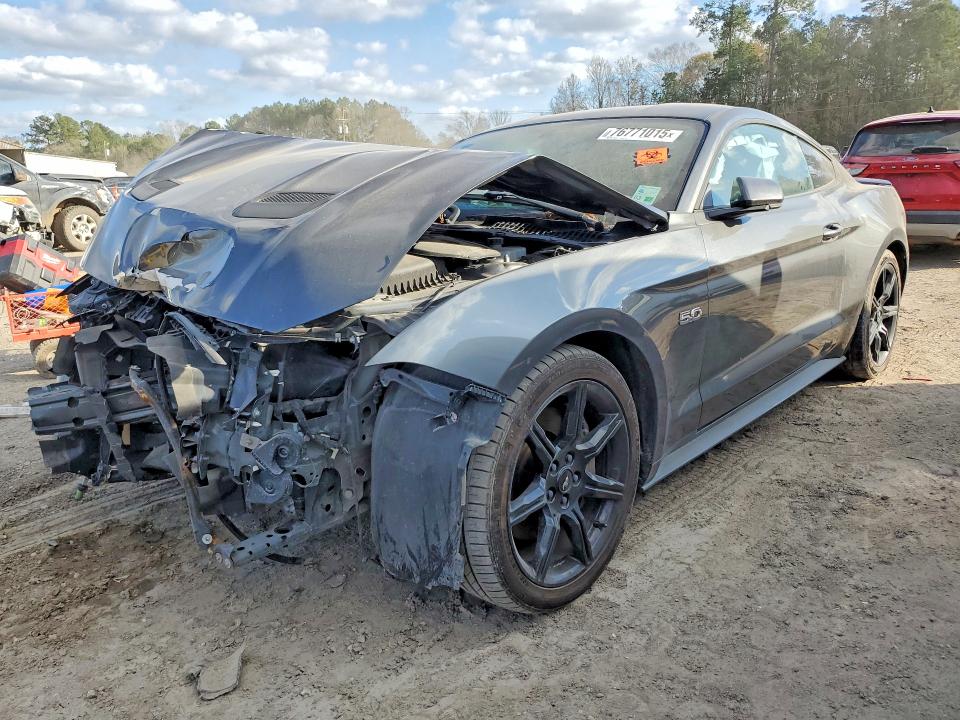 FORD MUSTANG 2018 with VIN 1FA6P8CF5J5179151 - Photo from auction