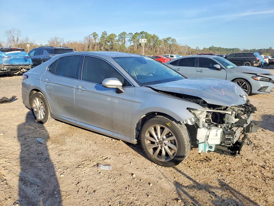 Photo 4 from auction – 2021 TOYOTA CAMRY with VIN 4T1C11AK2MU472808