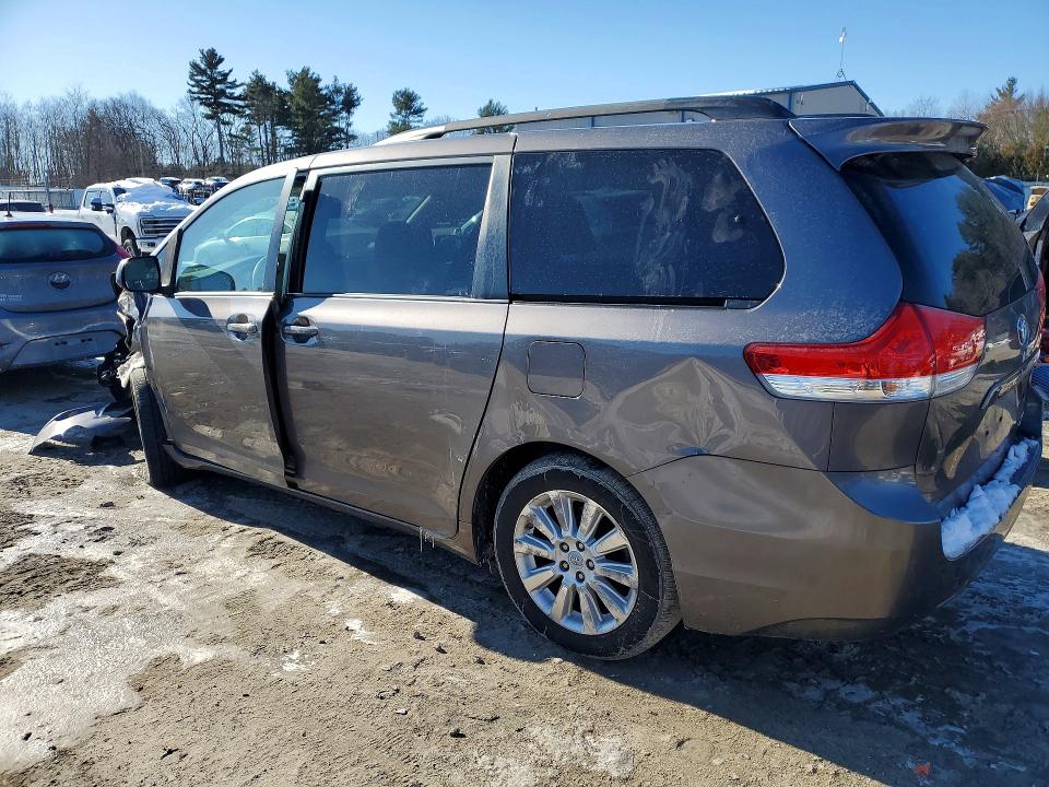 Photo 2 from auction – 2011 TOYOTA SIENNA LE with VIN 5TDJK3DC5BS005408