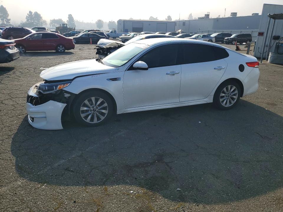 KIA OPTIMA 2018 with VIN 5XXGU4L33JG231247 - Photo from auction