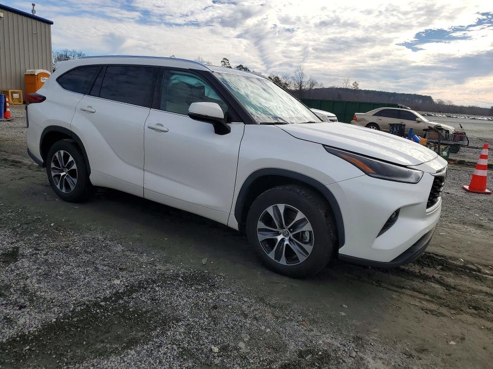 Photo 4 from auction – 2021 TOYOTA HIGHLANDER with VIN 5TDGZRAH6MS078489