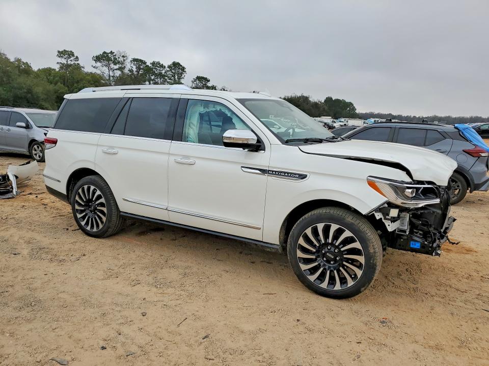Photo 4 from auction – 2024 LINCOLN NAVIGATOR with VIN 5LMJJ2TG2REL06454