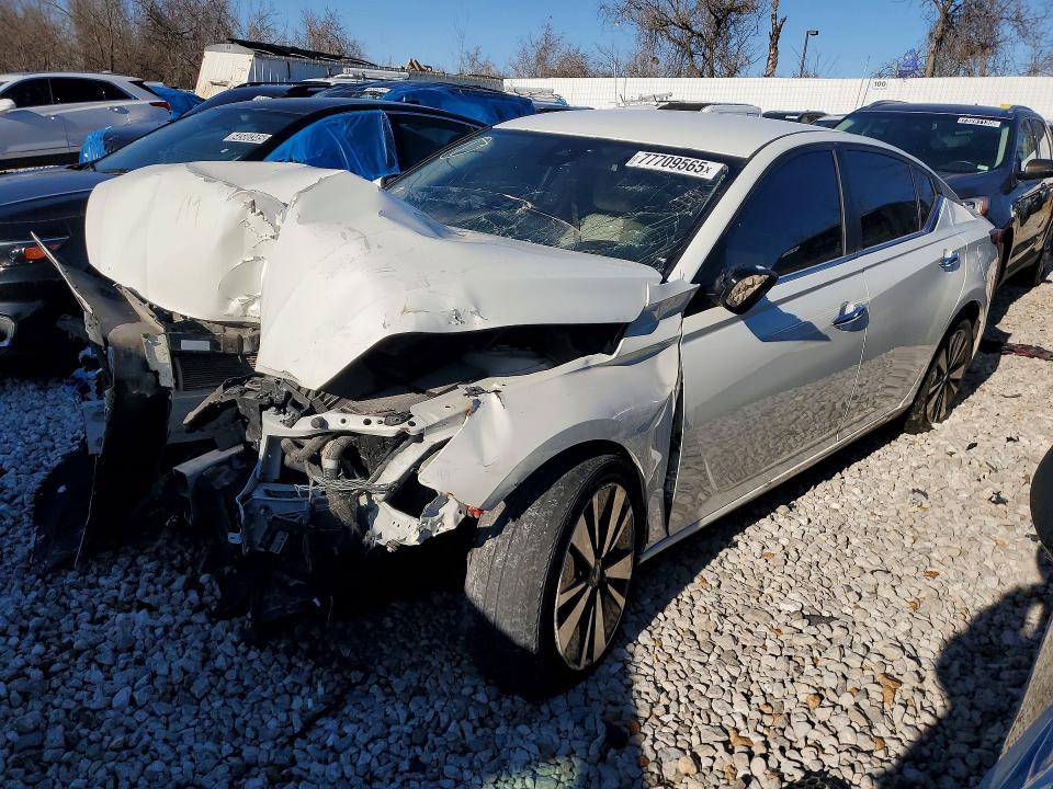 2022 NISSAN ALTIMA SV