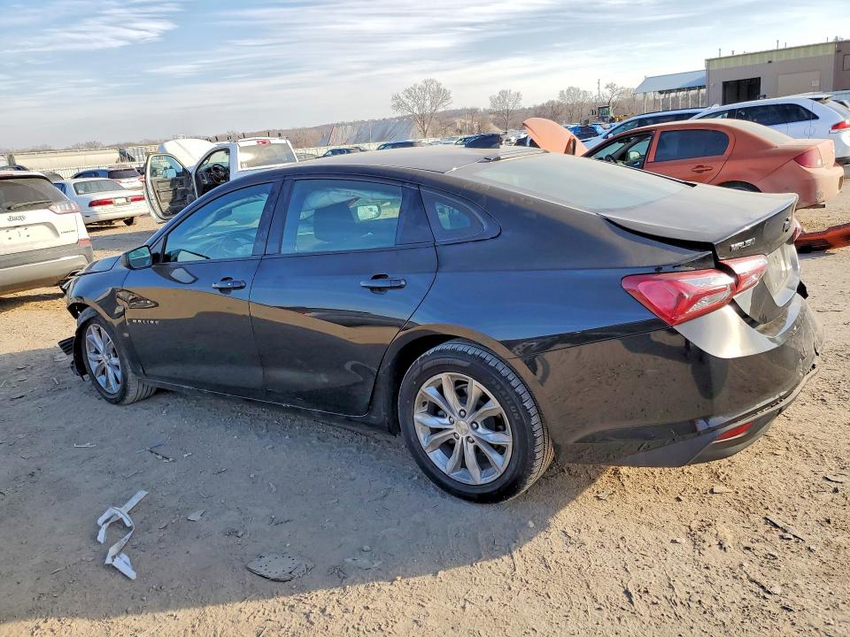 Photo 2 from auction – 2021 CHEVROLET MALIBU with VIN 1G1ZD5ST8MF006432
