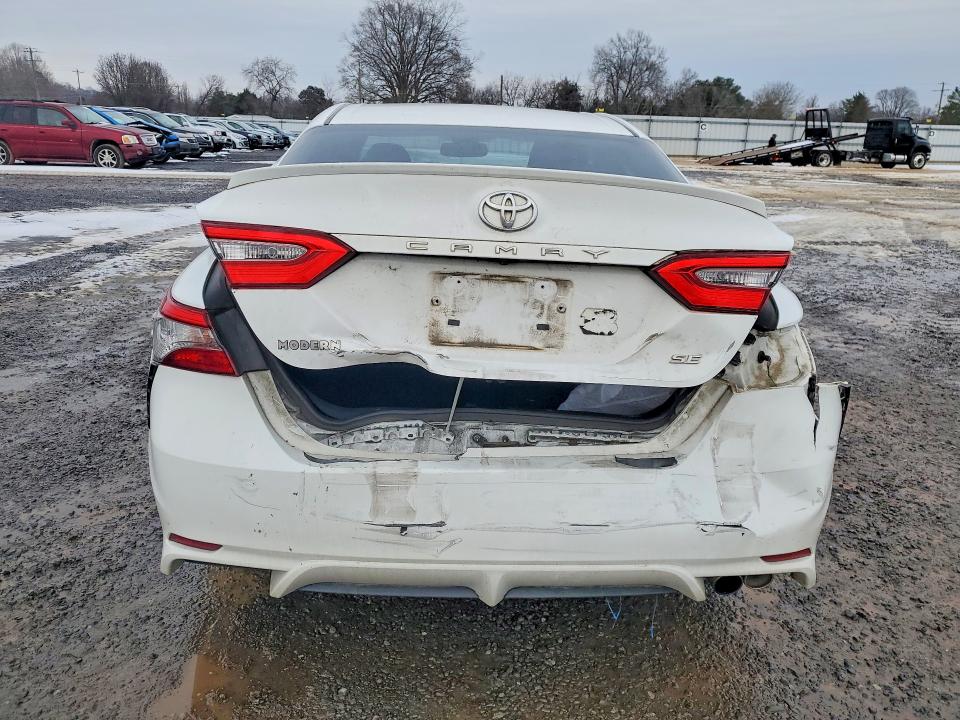 Photo 6 from auction – 2018 TOYOTA CAMRY with VIN 4T1B11HK2JU131020