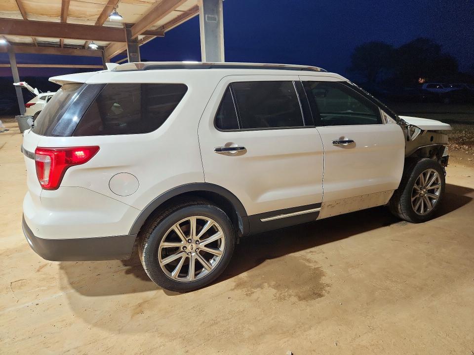 Photo 3 from auction – 2017 FORD EXPLORER with VIN 1FM5K7F82HGB80540