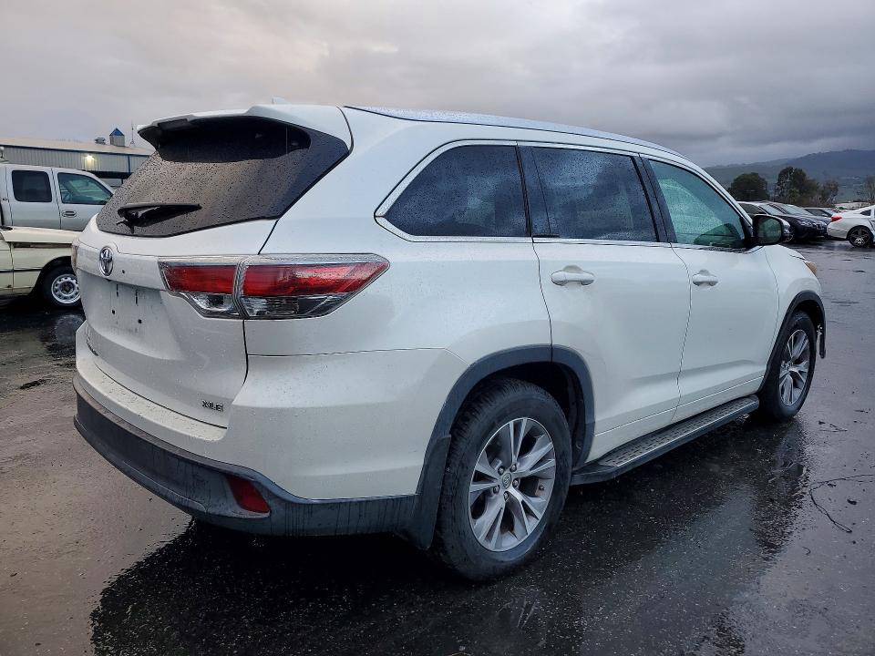 Photo 3 from auction – 2015 TOYOTA HIGHLANDER with VIN 5TDKKRFH8FS052177