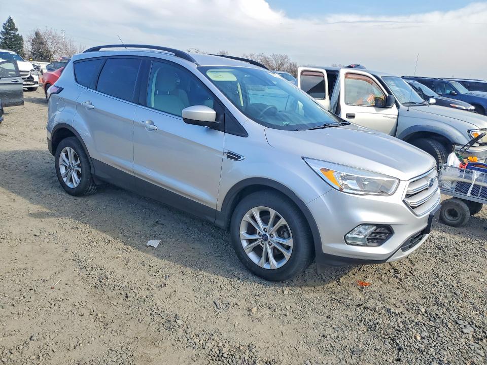 Photo 4 from auction – 2018 FORD ESCAPE SE with VIN 1FMCU0GD3JUD23037