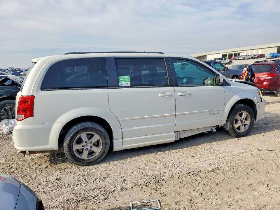 Photo 3 from auction – 2012 DODGE GRAND CARA with VIN 2C4RDGCGXCR178876