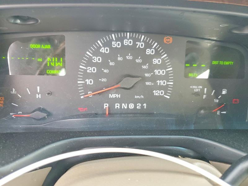 Photo 9 from auction – 2000 LINCOLN TOWN CAR with VIN 1LNHM83W2YY906312