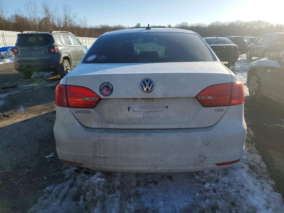 Photo 6 from auction – 2014 VOLKSWAGEN JETTA with VIN 3VWLL7AJXEM264347