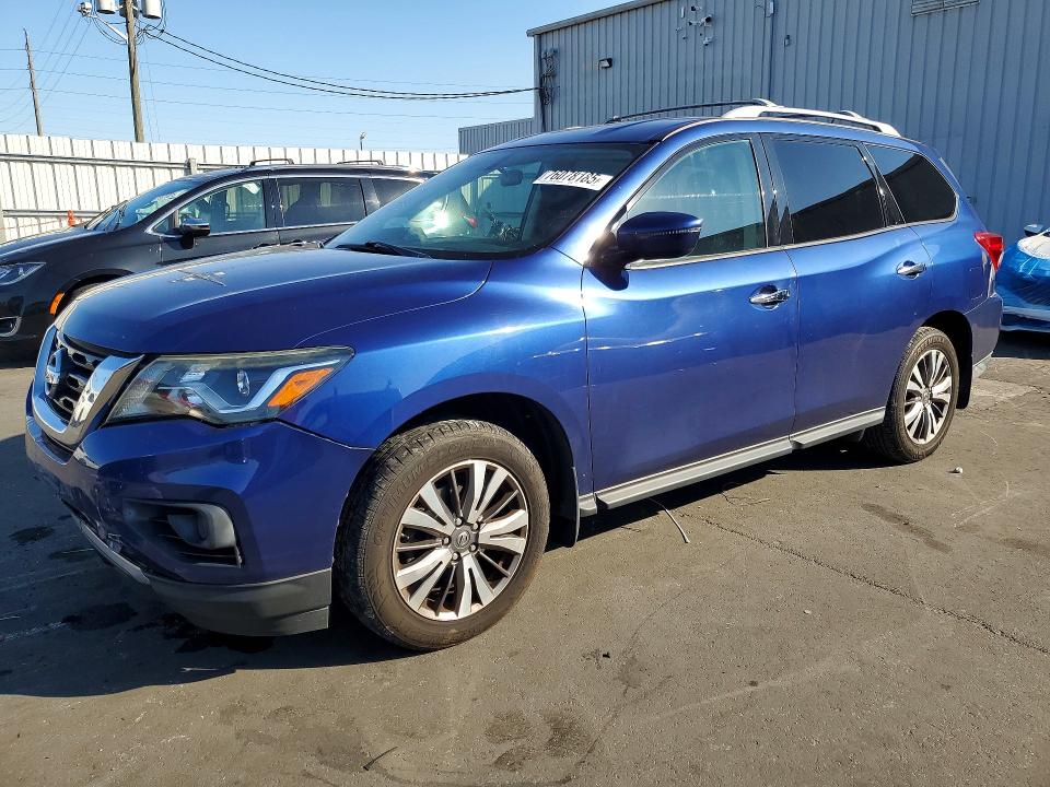 NISSAN PATHFINDER 2018 with VIN 5N1DR2MNXJC667582 - Photo from auction