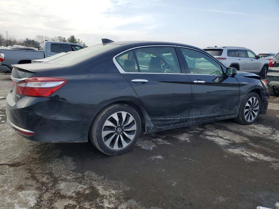 Photo 3 from auction – 2017 HONDA ACCORD with VIN JHMCR6F51HC012790