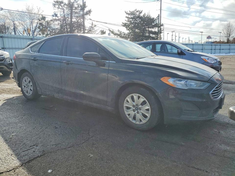Photo 4 from auction – 2019 FORD FUSION with VIN 3FA6P0G73KR282314