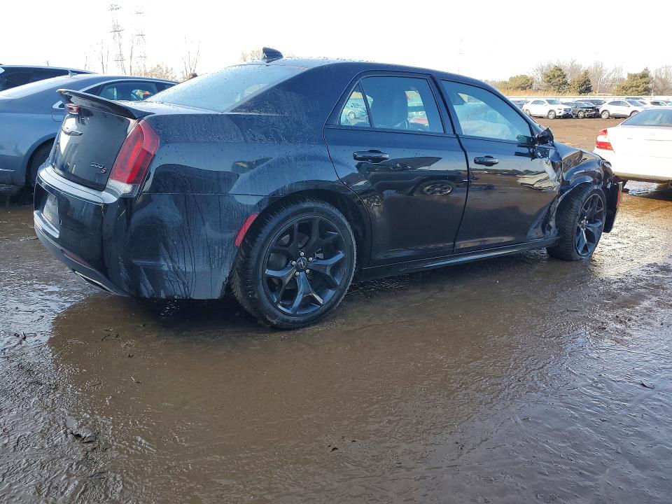 Photo 3 from auction – 2021 CHRYSLER 300 with VIN 2C3CCABT4MH660176