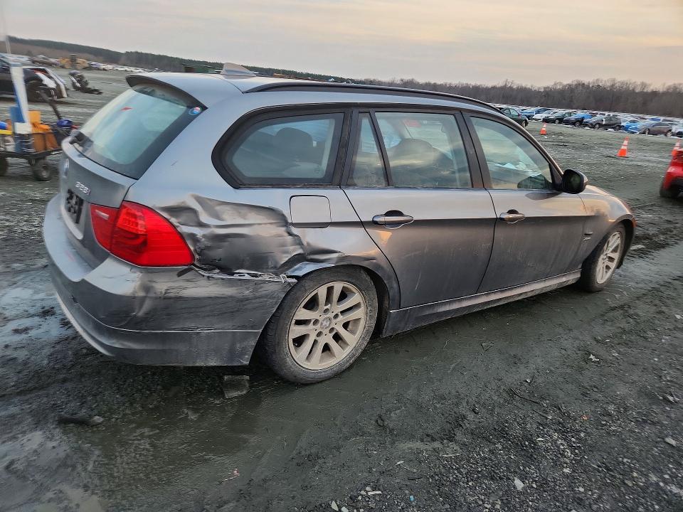 Photo 3 from auction – 2011 BMW 328 XI with VIN WBAUU3C53BA542895