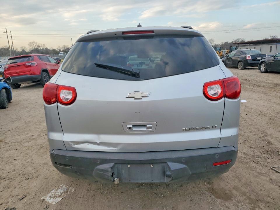 Photo 6 from auction – 2011 CHEVROLET TRAVERSE with VIN 1GNKRJED5BJ310178