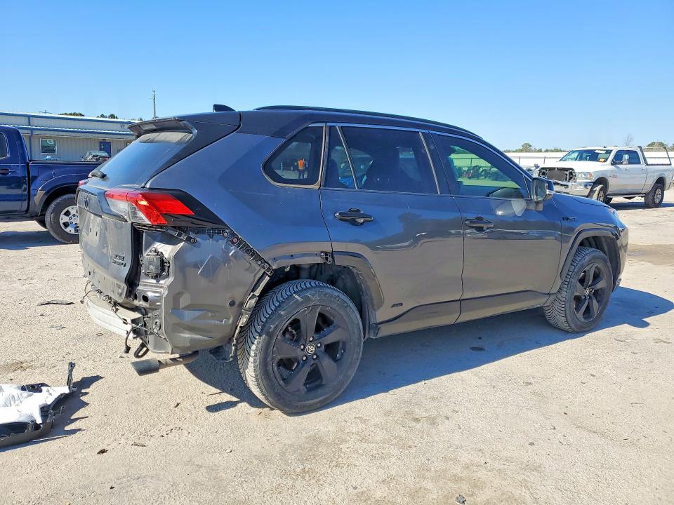 Photo 3 from auction – 2020 TOYOTA RAV4 XSE with VIN JTMEWRFV7LD530698