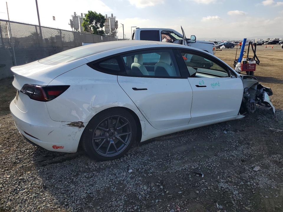 Photo 3 from auction – 2018 TESLA MODEL 3 with VIN 5YJ3E1EB9JF096891