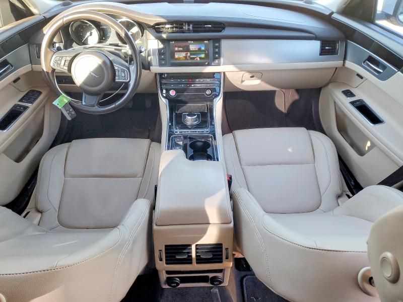 Photo 8 from auction – 2017 JAGUAR XF with VIN SAJBR4BN1HCY31372