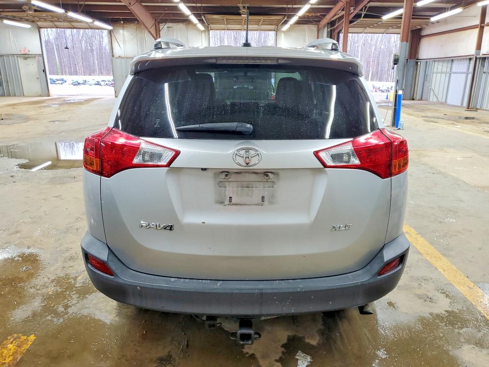 Photo 6 from auction – 2015 TOYOTA RAV4 XLE with VIN JTMWFREV9FD069689