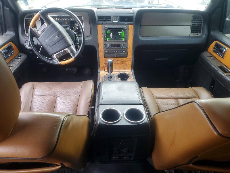Photo 8 from auction – 2011 LINCOLN NAVIGATOR with VIN 5LMJJ2H5XBEJ03258